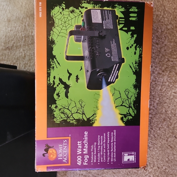 BNIB HOME ACCENTS HALLOWEEN FOG MACHINE - Picture 1 of 6